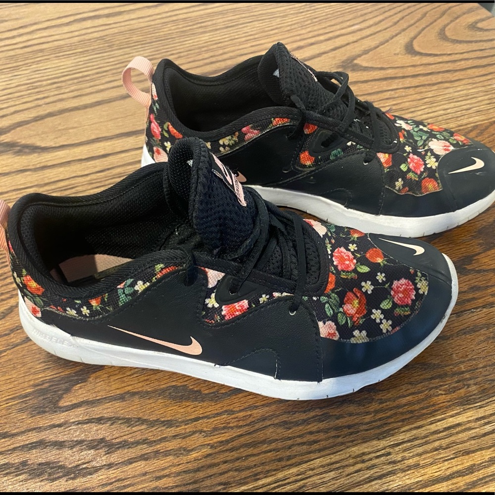 Nike size 3.5 girls shoes